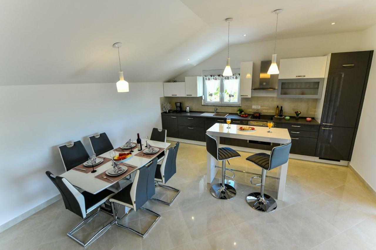 Cambi Lux Apartment Otok  Exterior photo