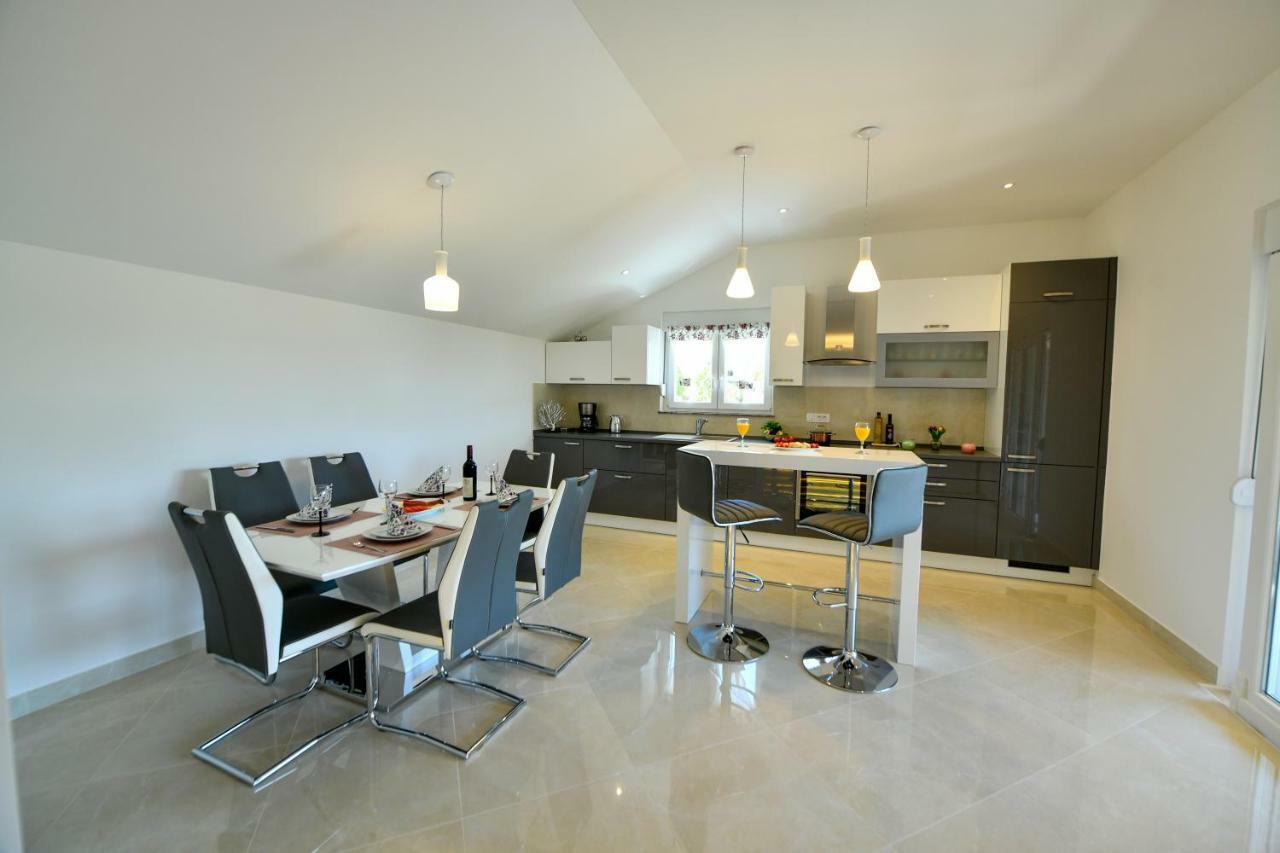 Cambi Lux Apartment Otok  Exterior photo
